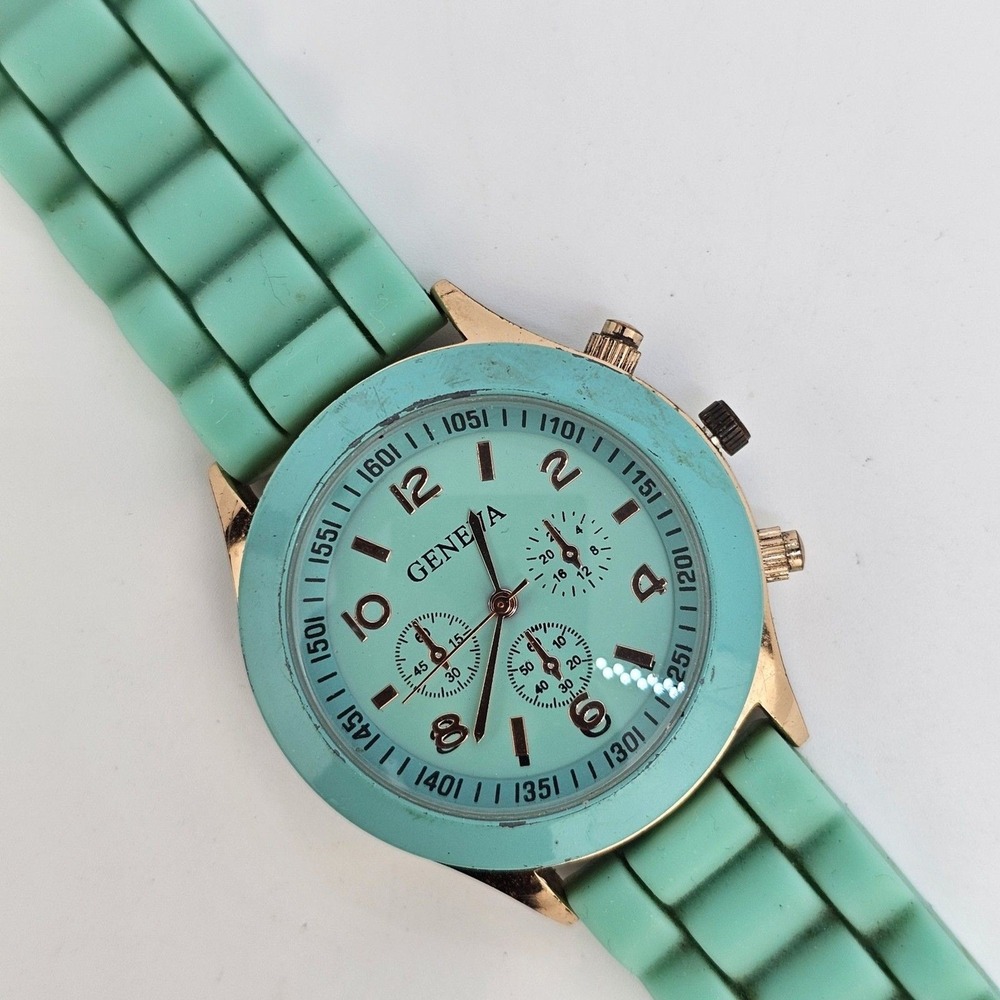 38MM Women's Watch Green Dial Green‎ Plastic Bands New Battery